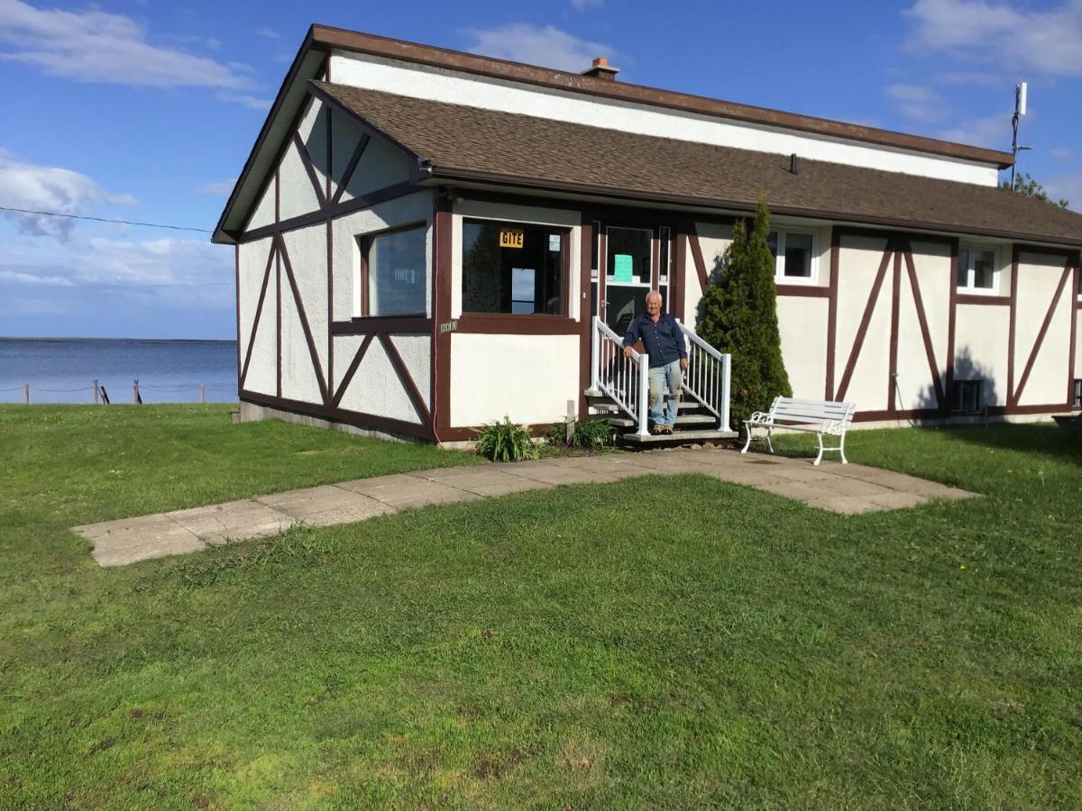 Gite Au Bord De La Baie Bed & Breakfast Bouctouche Exterior photo